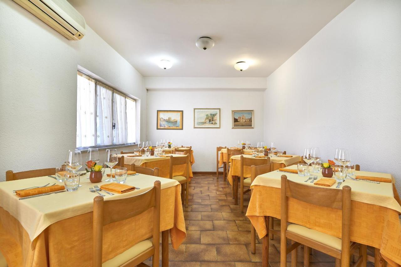 Albergo Natalina Финале Лигуре Экстерьер фото